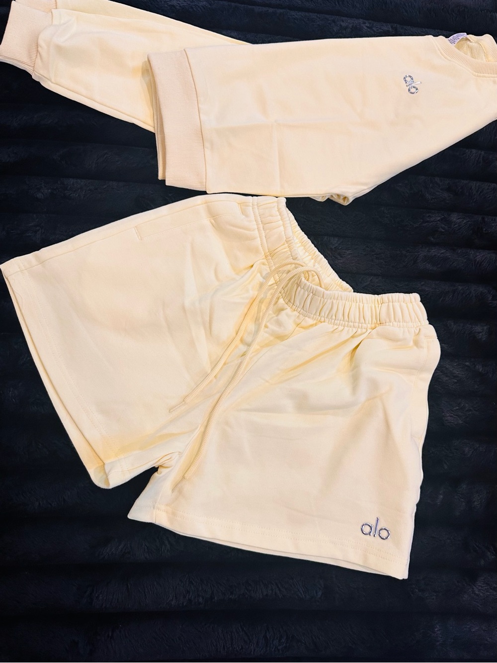 ALO Yoga Pale Yellow Crew Sweatshirt and Shorts Set - Size Medium - Picture 6 of 6